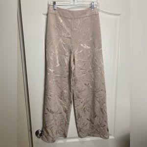 Leith Women’s metallic flower embossed pants ,Size S,color cream and silver